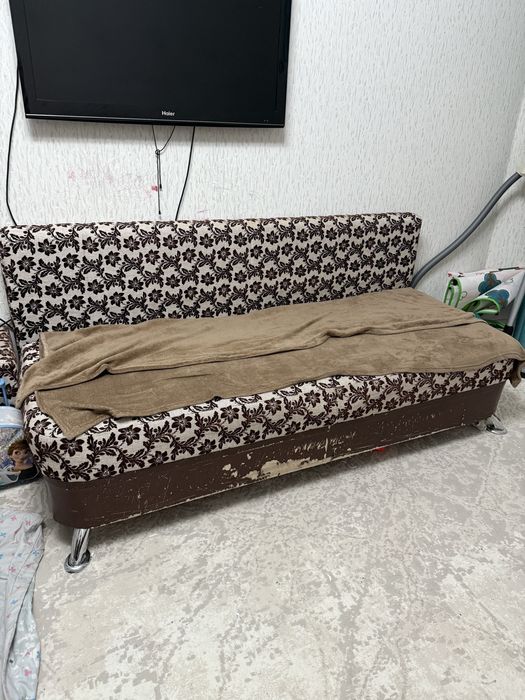 Продается диван в хорошем состоянии