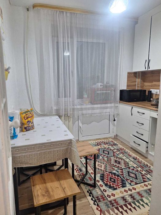 3 комнатная  квартира 2 этаж из 5 капитальный ремонт , мебель, техника