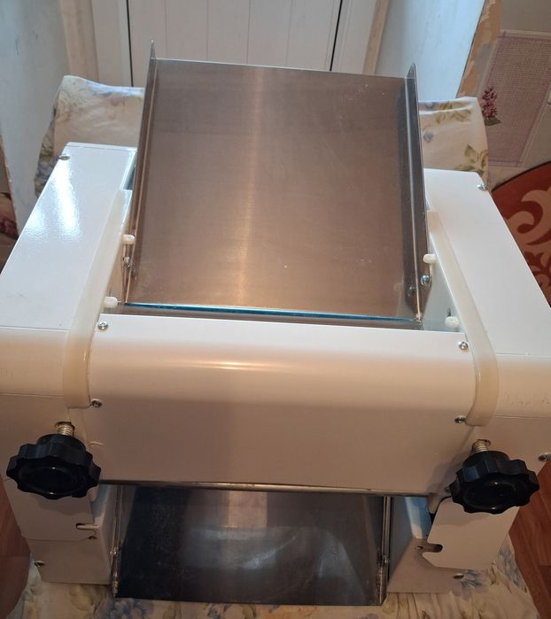 Тесто мес и тестораскатка