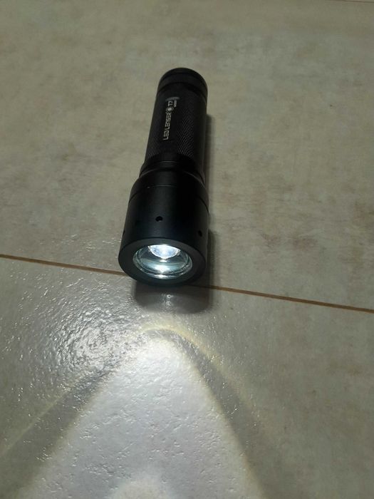 Lanterna ledlenser 17