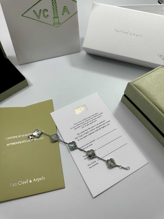 Bracelet Van Cleef & Arpels 5 motifs White Gold 750 Gray