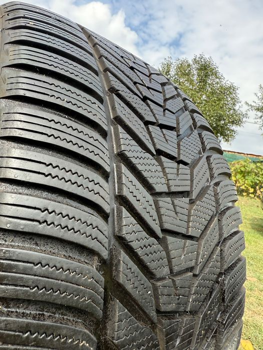Комплект зимни гуми Hankook 255/40/20 285/35/20