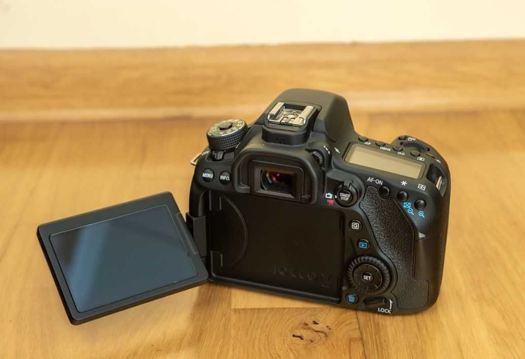 Canon EOS 80D Body - Aparat foto DSLR - 5.000 de cadre