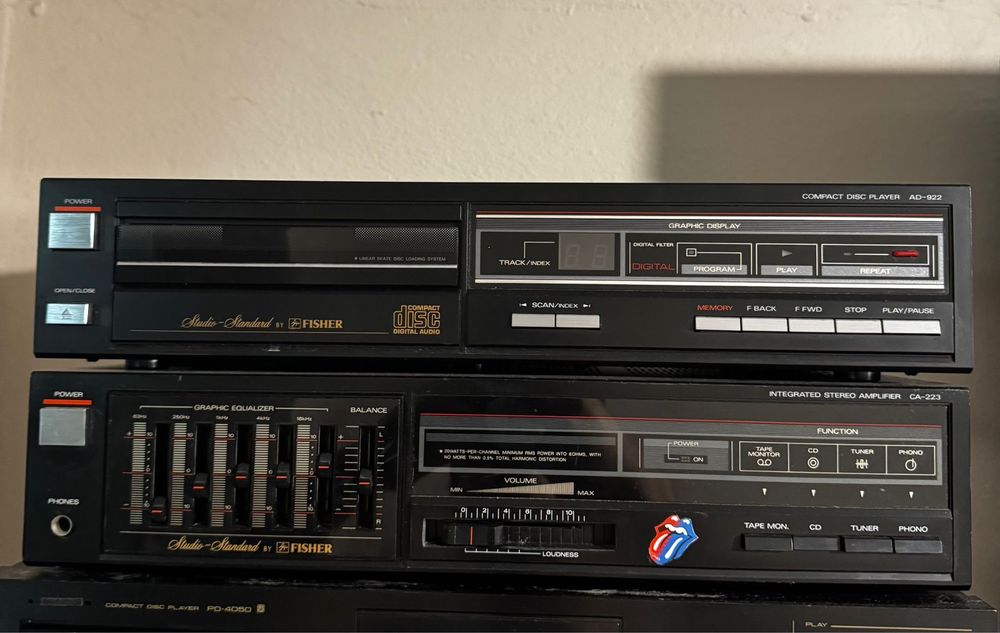 Fisher CA-223 amplificator stereo + Fisher AD-922 Compact Disc player.