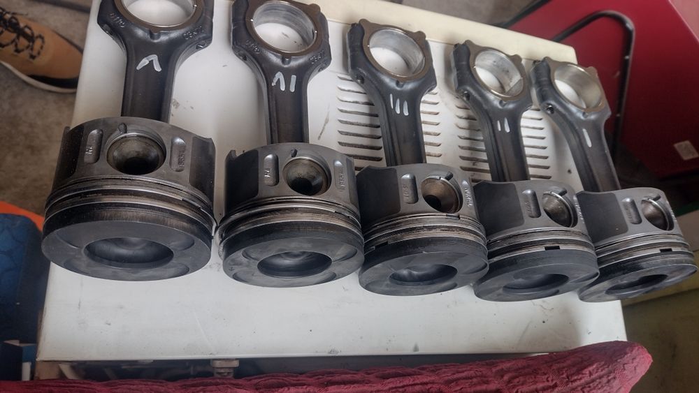 Бутала с биели за Мерцедес  E 2.7CDI W211 177кс.