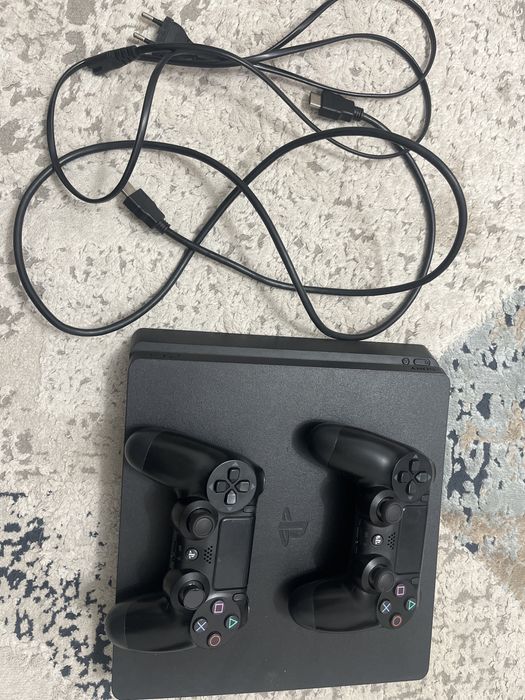 Play station 4 slim