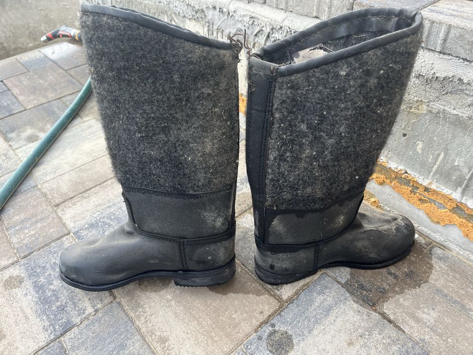 Cizme vechi de peste 70 ani