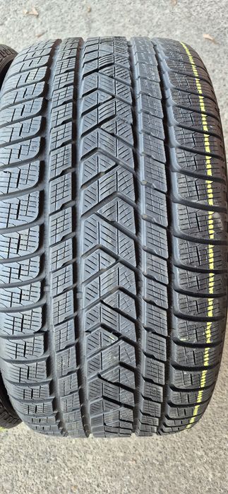 4 anvelope iarna Pirelli 295/35/21.Pretul este pe bucata.