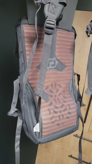 Rucsac de hiking QUECHUA 20 L AIR, practic NOU, curier gratuit