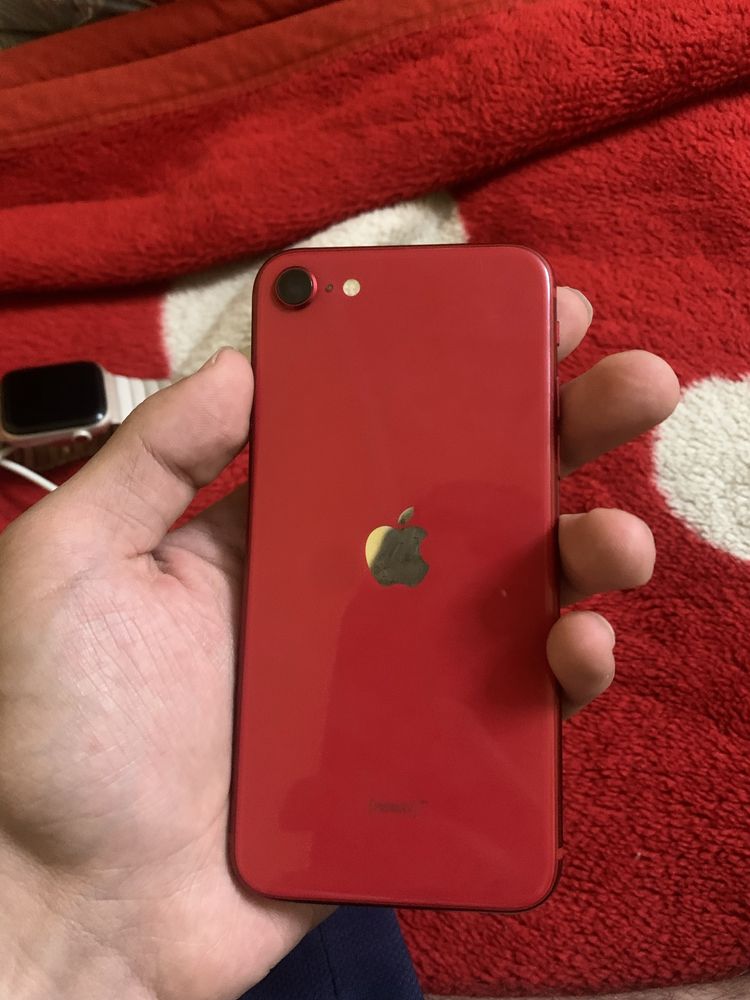 iPhone se 2020 red 64