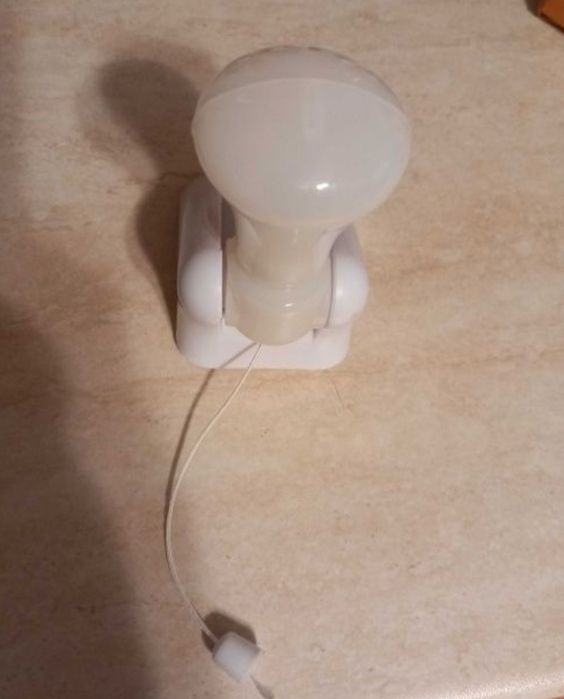 Becuri reglabile cu led fara fir cu intrerupator