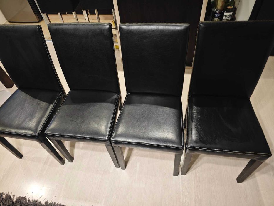 Ъглов разтегателен диван и 4 кожени стола