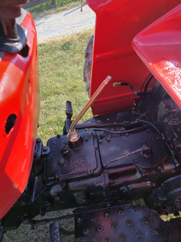 Vînd tractor u445