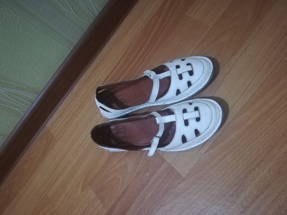 Обувь белого цвета