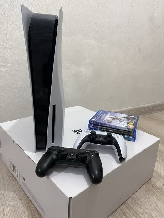PlayStation 5 с дисководом + джойстики, игры