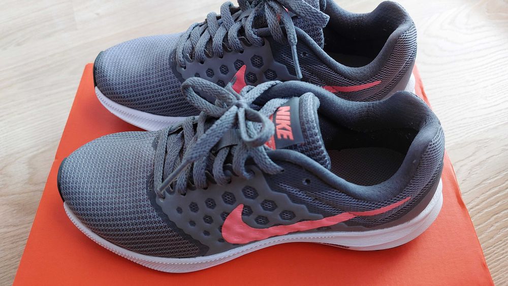 Оригинални дамски маратонки Nike, номер 36