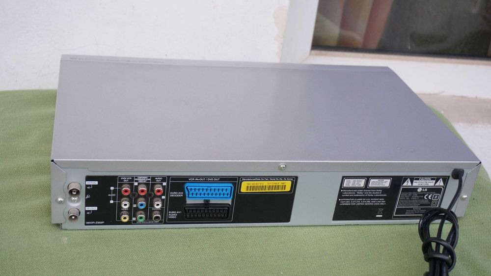 Video recorder VHS combo cu DVD player LG model V280 stereo Hi-Fi