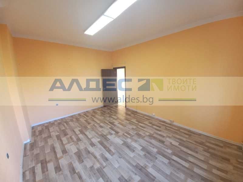 Дава се под наем Тристаен апартамент в София, Център - 108 кв.м за 950 € - Снимка #8