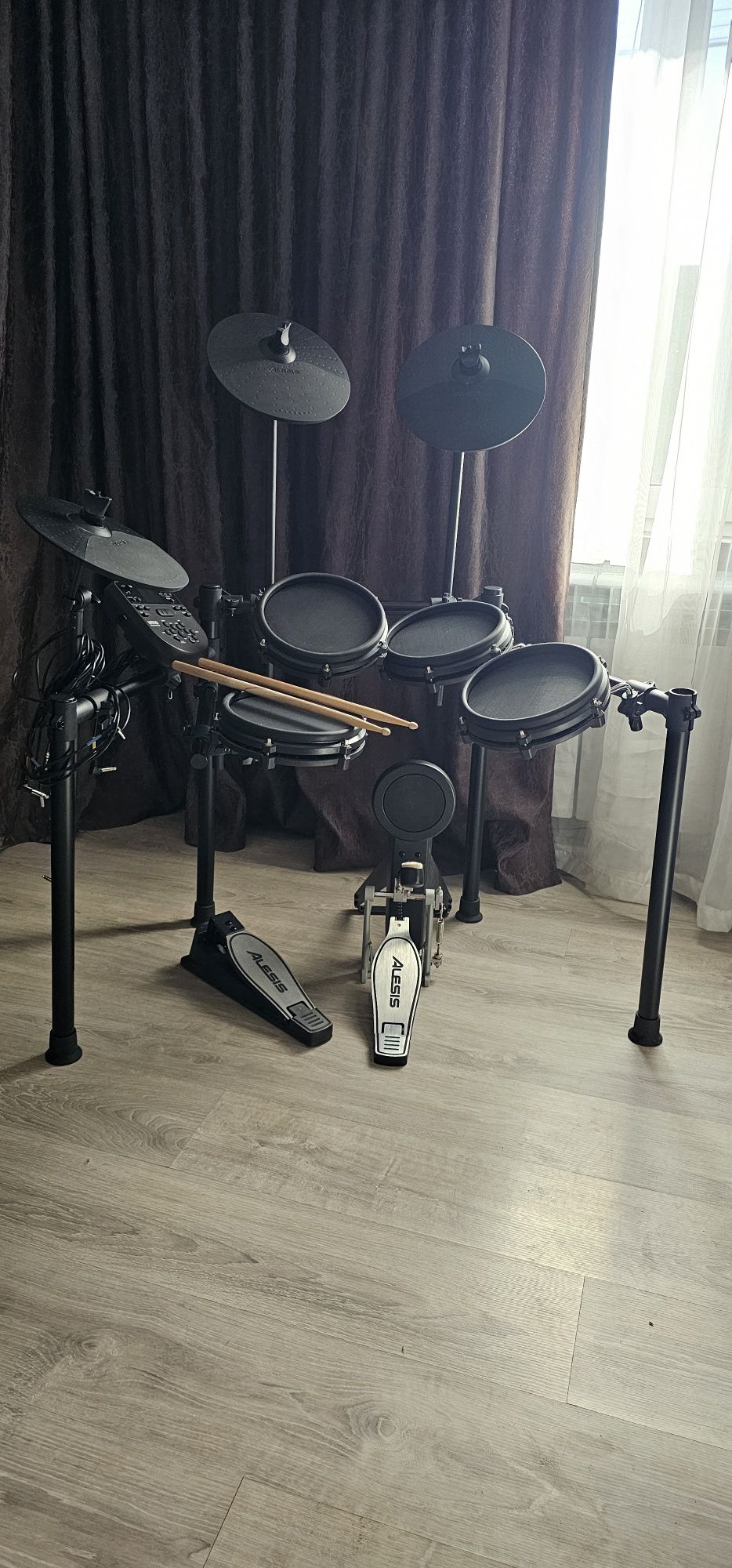 Барабанная установка Alesis