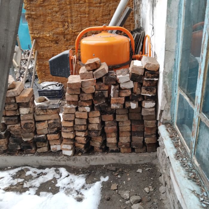 Продам кирпичи красный печёный керпичи б/у 1шт. 25тг  в район таткрай