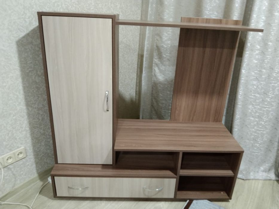 Тумба под телевизор отличного состояния