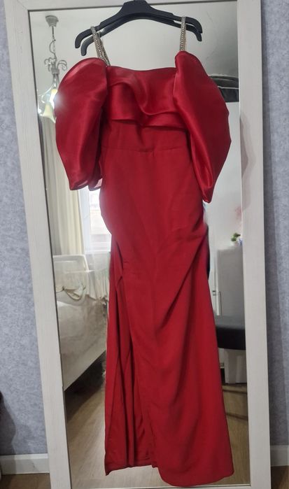 Платье практически новое