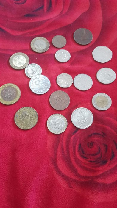 Vând monede ..aștept oferte..