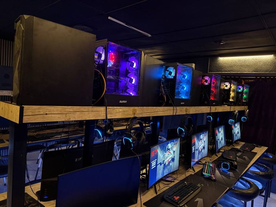 Zifler 27 monitor curved
Plata H61 
Protsesor i5 2400 
V karta Rx 580