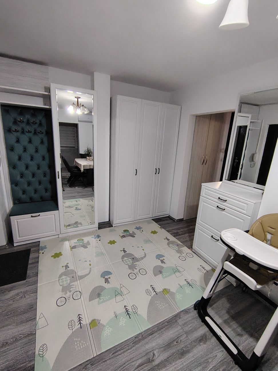Apartament PB mare cu 2 camere decomandate , 2 balcoane , baie