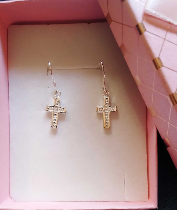 Нови, србърни обеци  Много различни модели, последен 1 брой.Намалени