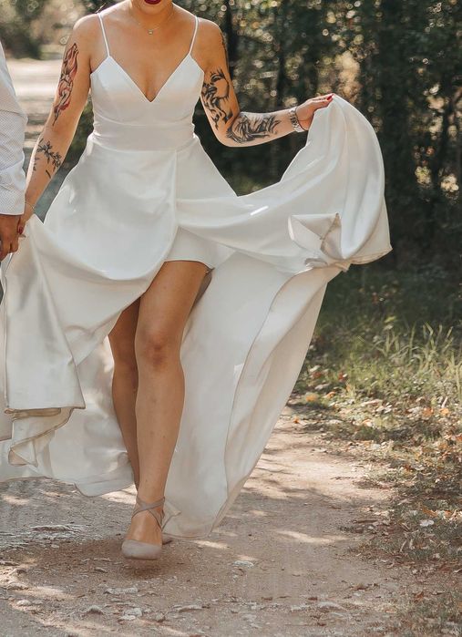 Сватбена рокля - американ сатен, семпла, елегантен дизайн