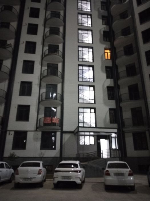 Yawnabod tumani roxat china hausda  kvartira sotiladi Narxi  43000$