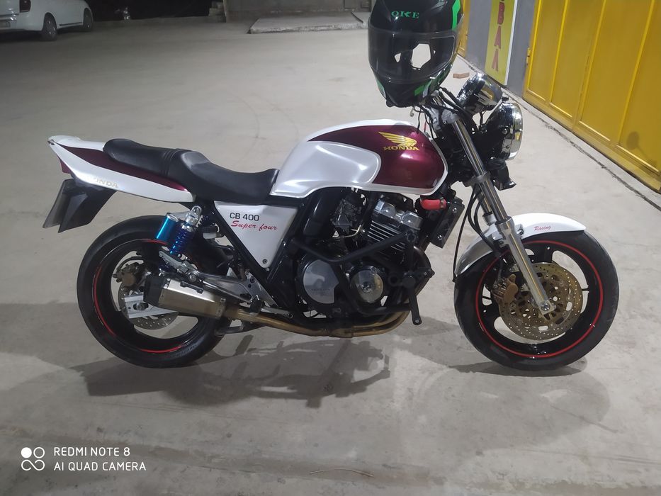 Honda CB400 satiladi. 400 kub 4 cilindr, 16 klapan. Motosikl saz.