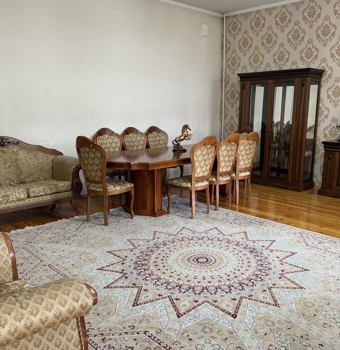 Продаю комплект стол и стулья