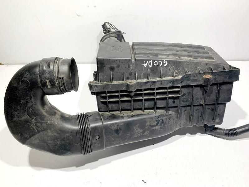 Carcasa filtru aer Skoda Octavia 2 facelift (2008-2013) 2.0 tdi CFHC 3C0129607BC