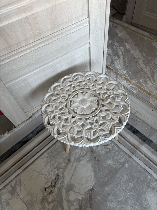 Столик подставка для цветов в хорошем состояний