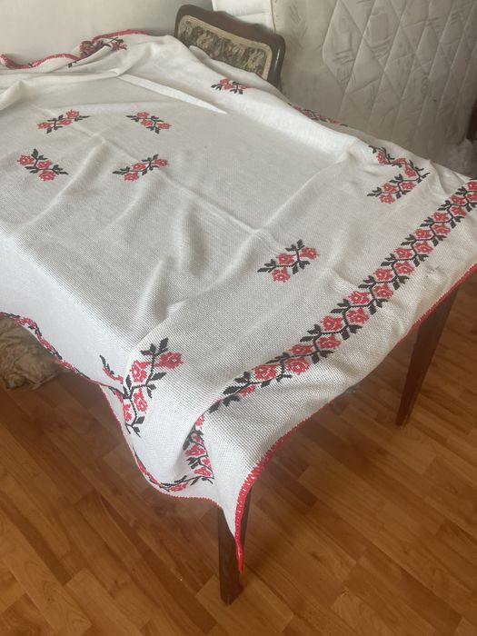 Fata de masa cusuta manual