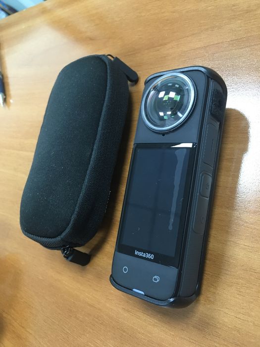 Продам экшн камеру Insta360 x4