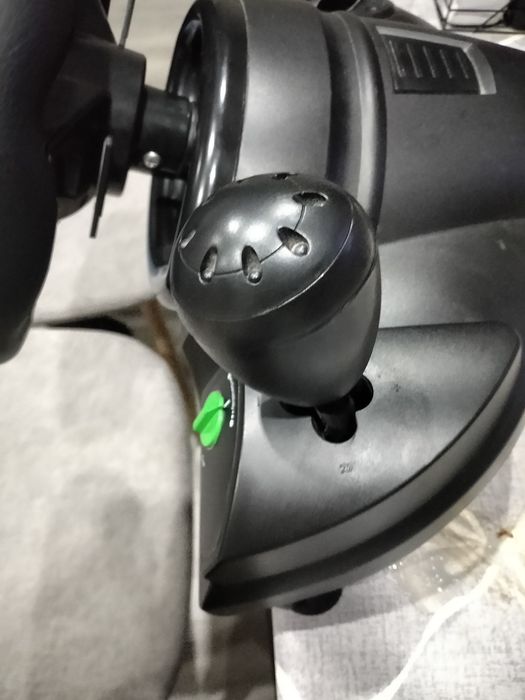 Продавам волан и педали + need for speed