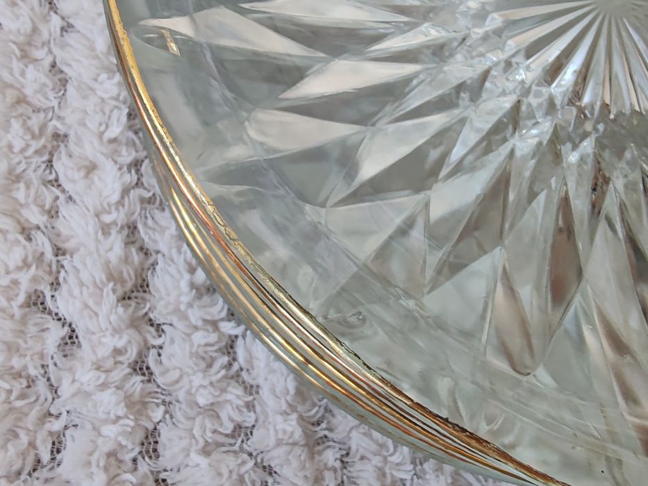 6 броя чинии със златист кант / 2 броя купи черно-бели