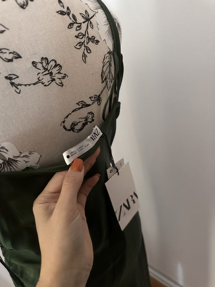 Vand rochie Zara Noua cu eticheta