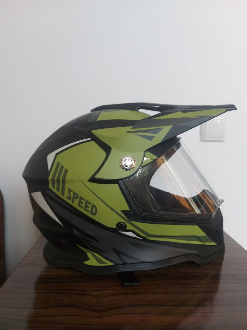 Продам мотоциклетный шлем ,размер ХХL