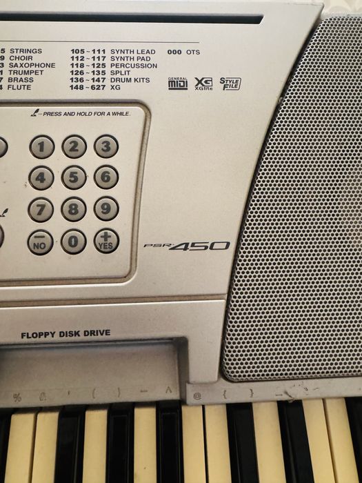 Продается синтезатор YAMAHA