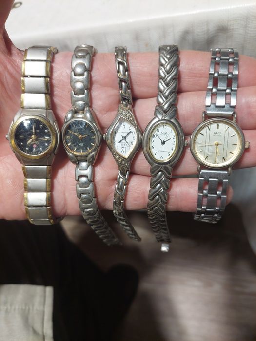 Лот от дамски часовници