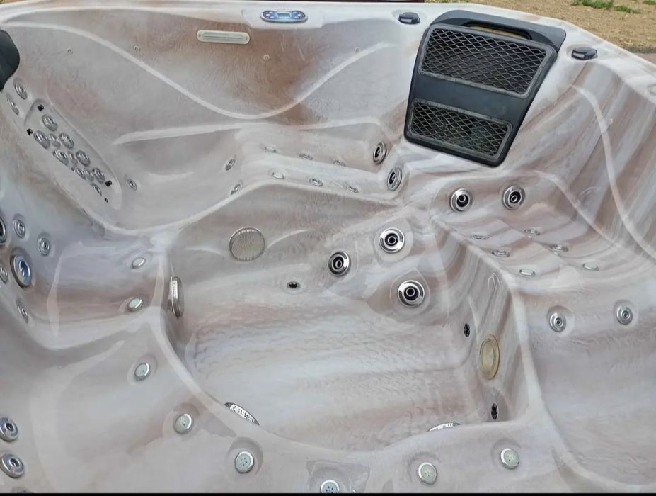 Jacuzzi spa 6-8 persoane!