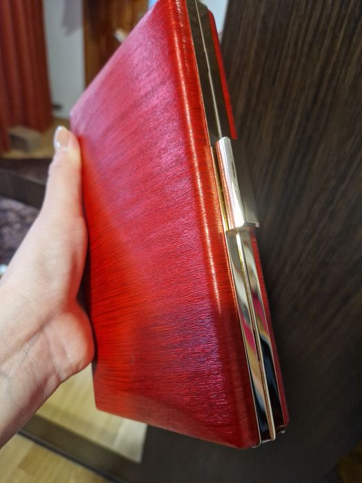 Plic roșu, nou cu eticheta