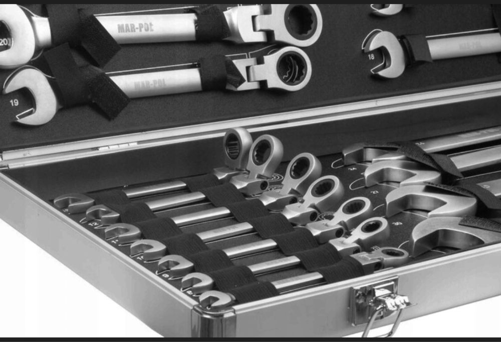 Звездогаечни чупещи тресчотни ключове 6-32мм в куфар KraftWorld