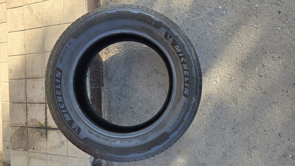 235/60/R18 Michelin