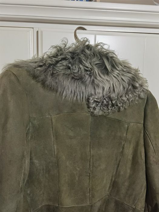 Haina blana culoare verde