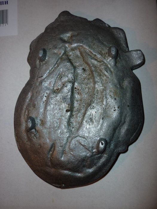 Лят алуминиев пепелник с девойка